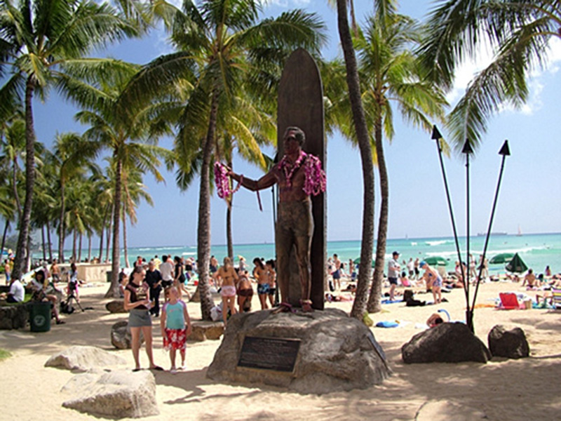 Duke Kahanamoku statue